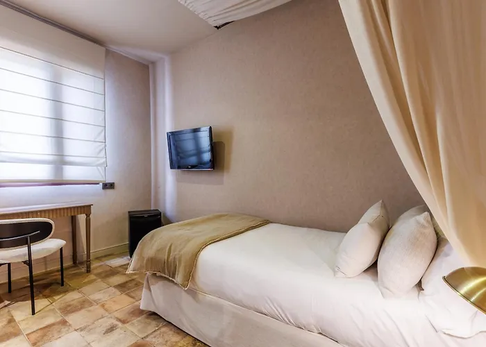 Hoposa Uyal 4 Sup 4*