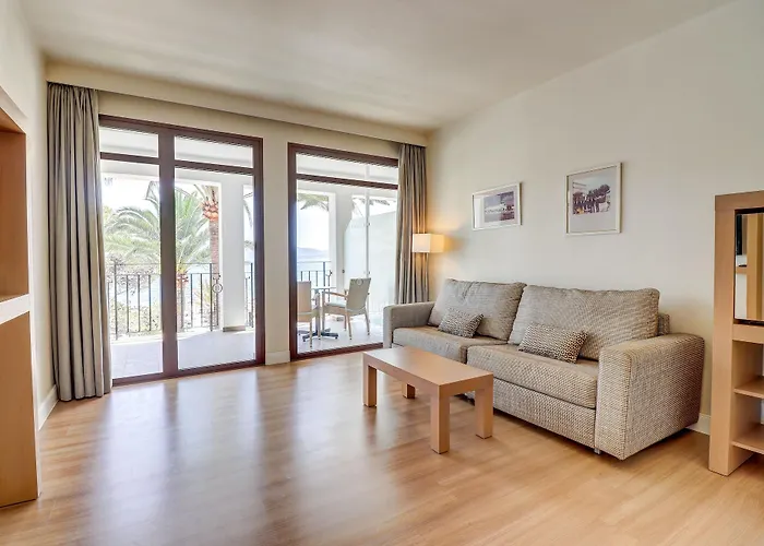 Hoposa Uyal 4 Sup Порт-де-Польєнса